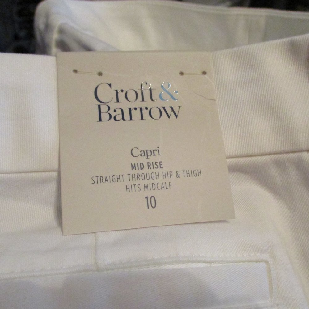 CROFT & BARROW Women's  WHITE CHINO CAPRI Pants EYELET SIDE PANEL Stretch - Picture 8 of 8
